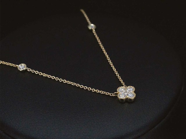 Gouden collier met diamanten klaver vier hanger - afbeelding 6 van  7