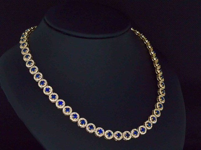 Gouden collier volledig met witte diamanten en saffieren 17.00 carat - afbeelding 2 van  8