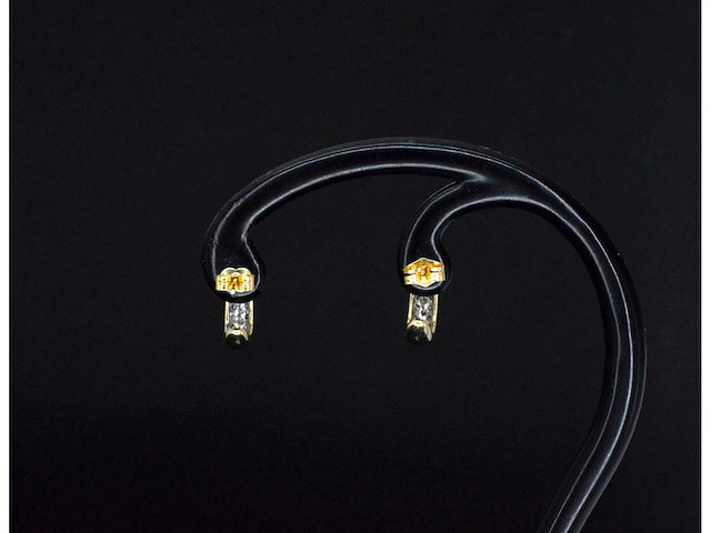 Gouden creolen briljant geslepen natuurlijke diamanten en blauwe saffieren - afbeelding 6 van  7