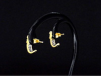 Gouden creolen briljant geslepen natuurlijke diamanten en blauwe saffieren - afbeelding 7 van  7