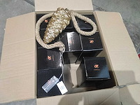 Gouden dennenappel met touw incl. led verlichting. (9x) - afbeelding 2 van  3