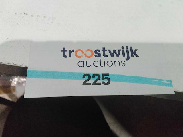 Gouden dennenappel met touw incl. led verlichting. (9x) - afbeelding 3 van  3