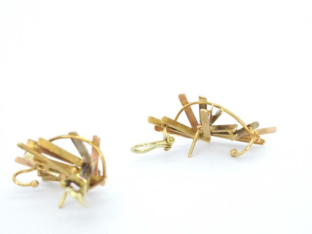 Gouden design oorbellen van anneke schat - afbeelding 10 van  11