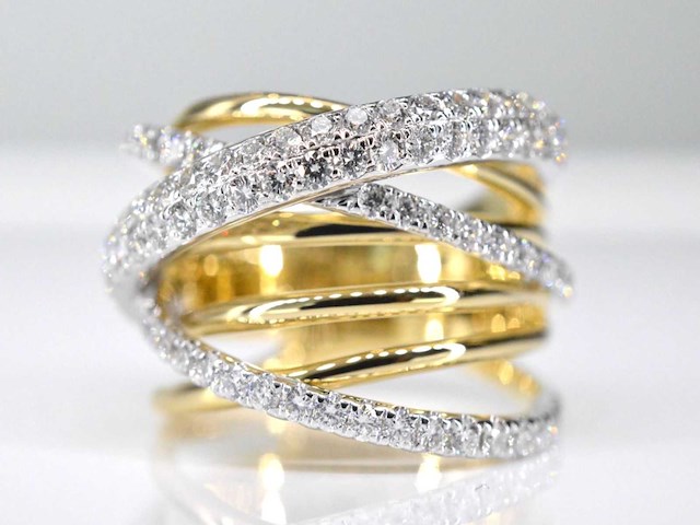 Gouden design ring met diamanten - afbeelding 1 van  6