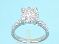 Gouden diamanten solitair ring met een grote diamant van 3.00 carat