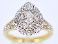 Gouden druppelvormige entourage ring met diamanten