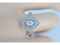 Gouden druppelvormige entourage ring met diamanten - afbeelding 2 van  6