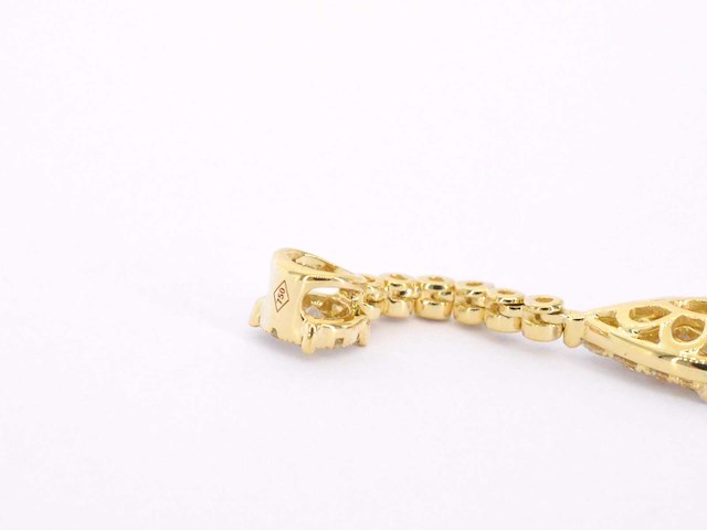 Gouden druppelvormige hanger briljant en princess diamanten - afbeelding 7 van  7