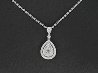 Gouden druppelvormige hanger en collier vol met diamanten