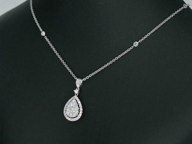 Gouden druppelvormige hanger en collier vol met diamanten - afbeelding 5 van  10
