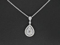 Gouden druppelvormige hanger en collier vol met diamanten