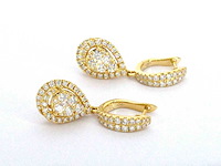 Gouden druppelvormige oorhangers met briljant geslepen diamanten - afbeelding 9 van  10