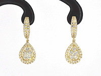 Gouden druppelvormige oorhangers met briljant geslepen diamanten - afbeelding 1 van  10