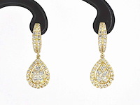 Gouden druppelvormige oorhangers met briljant geslepen diamanten