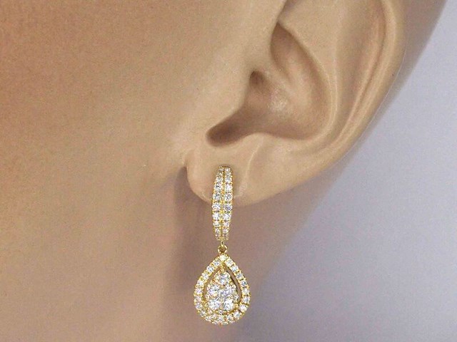 Gouden druppelvormige oorhangers met briljant geslepen diamanten - afbeelding 2 van  9