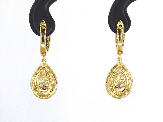 Gouden druppelvormige oorhangers met briljant geslepen diamanten - afbeelding 5 van  9