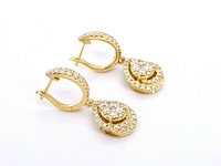 Gouden druppelvormige oorhangers met briljant geslepen diamanten - afbeelding 6 van  9