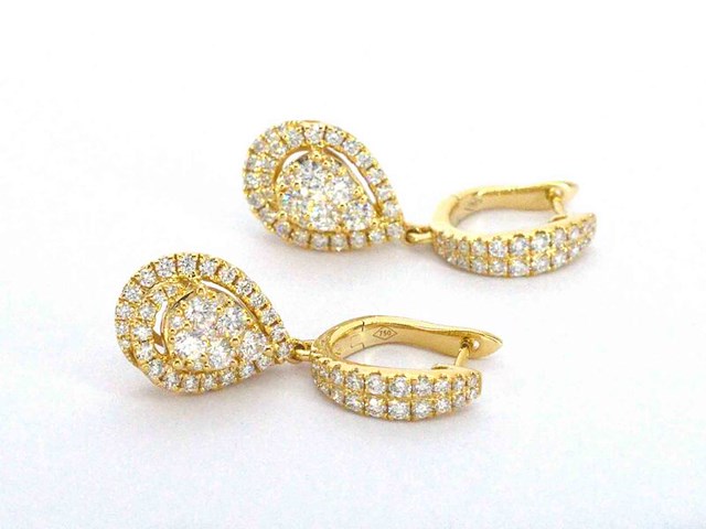 Gouden druppelvormige oorhangers met briljant geslepen diamanten - afbeelding 8 van  9