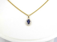 Gouden entourage hanger met diamanten en saffier, excl. ketting - afbeelding 2 van  8