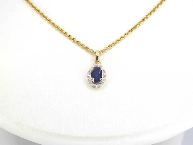 Gouden entourage hanger met diamanten en saffier - afbeelding 2 van  7