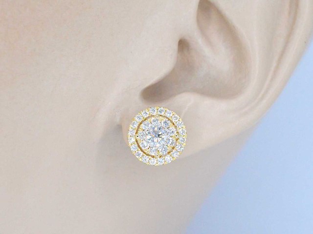 Gouden entourage oorbellen 60 briljant geslepen diamanten - afbeelding 3 van  10