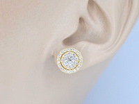 Gouden entourage oorbellen 60 briljant geslepen diamanten - afbeelding 3 van  10