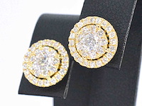 Gouden entourage oorbellen 60 briljant geslepen diamanten - afbeelding 5 van  10