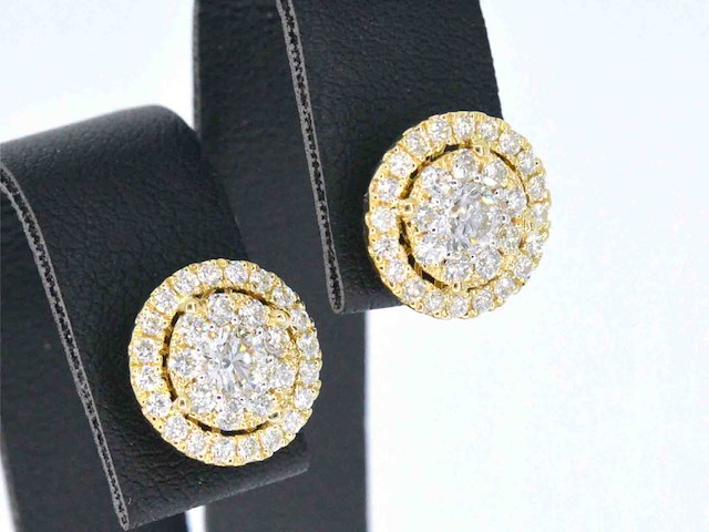 Gouden entourage oorbellen 60 briljant geslepen diamanten - afbeelding 6 van  10