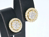 Gouden entourage oorbellen 60 briljant geslepen diamanten - afbeelding 6 van  10