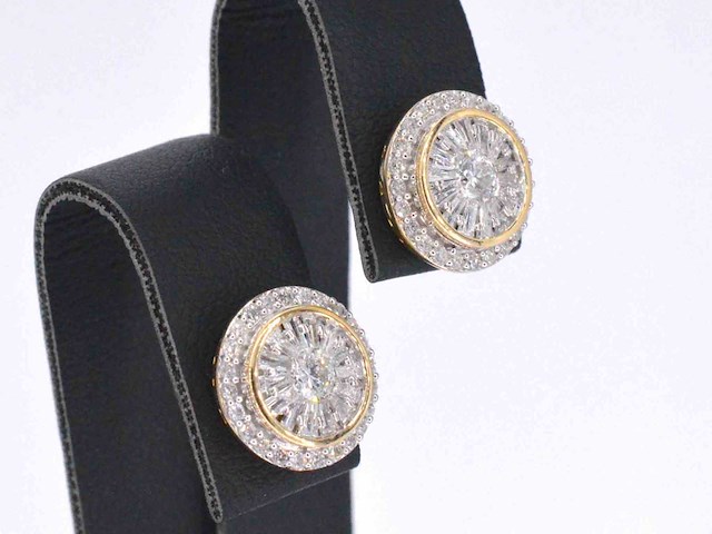 Gouden entourage oorbellen gezet met 1.20 carat - afbeelding 4 van  9