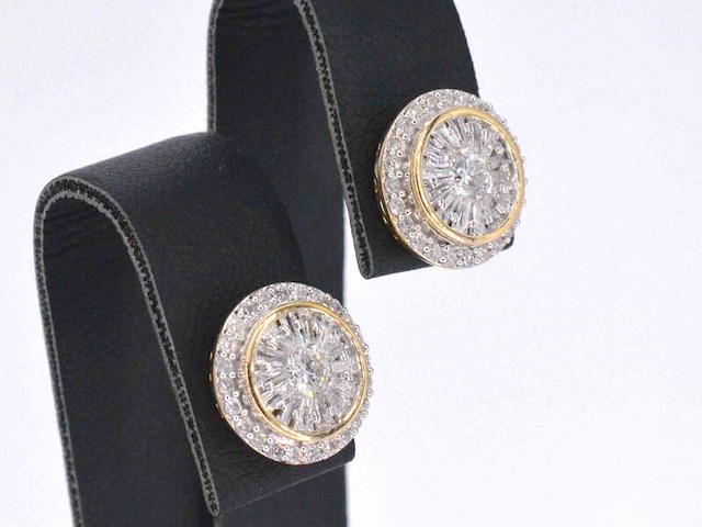 Gouden entourage oorbellen gezet met 1.20 carat - afbeelding 4 van  10
