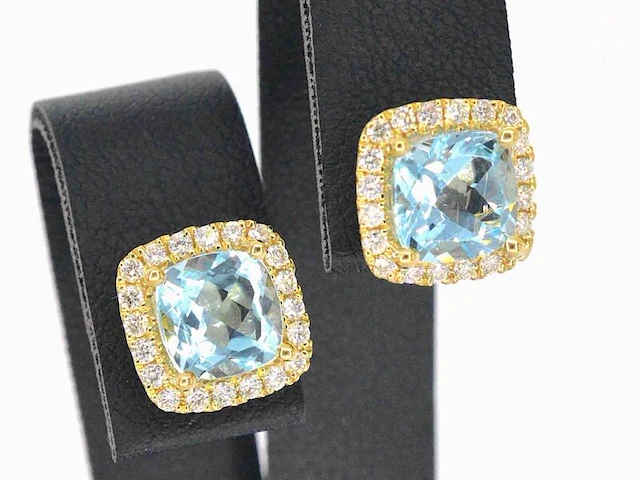 Gouden entourage oorbellen met grote topazen en diamanten - afbeelding 5 van  10