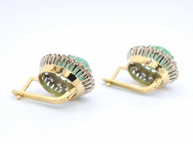 Gouden entourage oorbellen met smaragden en diamanten - afbeelding 5 van  7