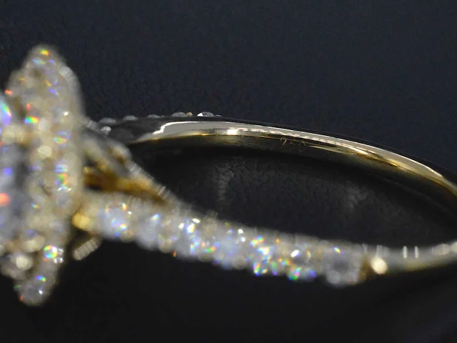 Gouden entourage ring briljant - afbeelding 2 van  11