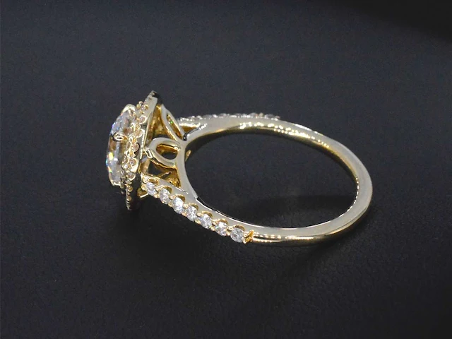Gouden entourage ring briljant - afbeelding 7 van  11