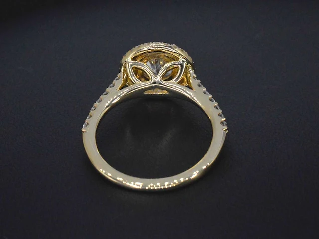 Gouden entourage ring briljant - afbeelding 9 van  11