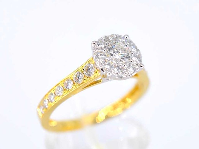 Gouden entourage ring met briljant geslepen diamanten van 1.00 carat - afbeelding 3 van  7