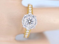 Gouden entourage ring met briljant geslepen diamanten van 1.00 carat - afbeelding 2 van  8