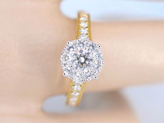 Gouden entourage ring met briljant geslepen diamanten van 1.00 carat - afbeelding 2 van  6