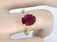 Gouden entourage ring met diamanten en robijn - afbeelding 2 van  9