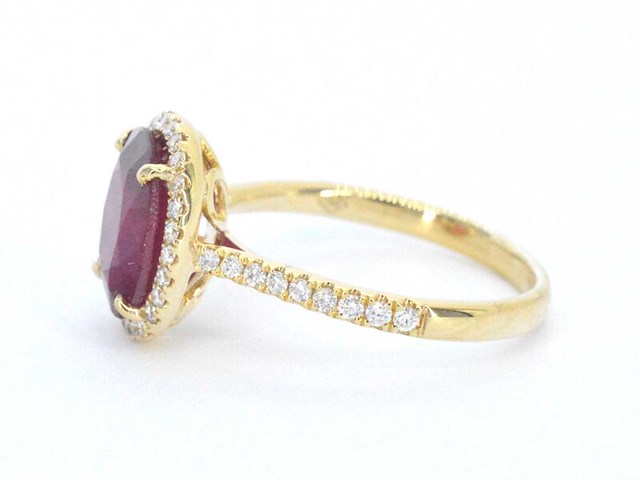 Gouden entourage ring met diamanten en robijn - afbeelding 4 van  9