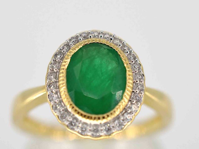 Gouden entourage ring met diamanten en smaragd - afbeelding 1 van  6