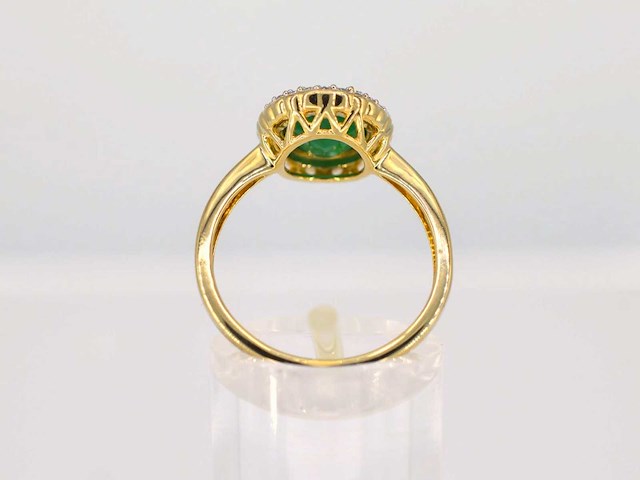 Gouden entourage ring met diamanten en smaragd - afbeelding 5 van  6