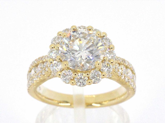 Gouden entourage ring met een 2.00 carat briljant geslepen middensteen - afbeelding 1 van  9
