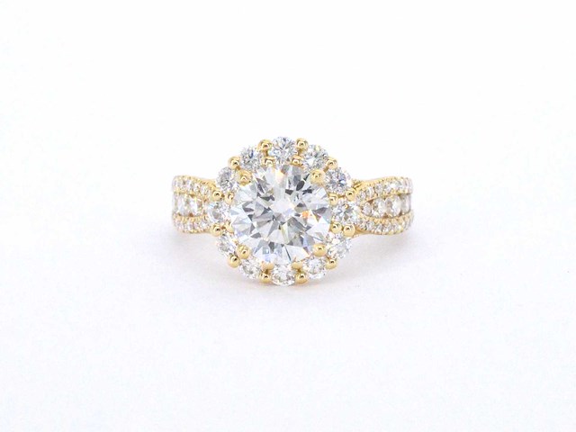 Gouden entourage ring met een 2.00 carat briljant geslepen middensteen - afbeelding 7 van  9