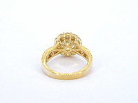 Gouden entourage ring met een 2.00 carat briljant geslepen middensteen - afbeelding 8 van  9