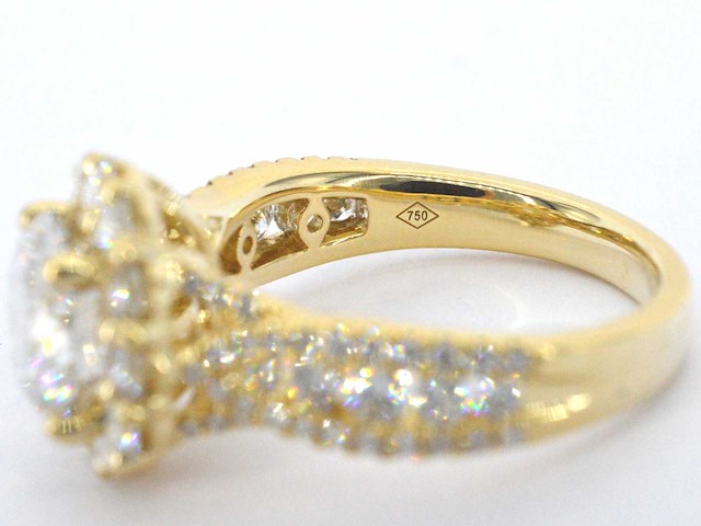 Gouden entourage ring met een 2.00 carat briljant geslepen middensteen - afbeelding 9 van  9