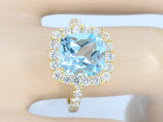 Gouden entourage ring met natuurlijke topaas en diamanten - afbeelding 4 van  11