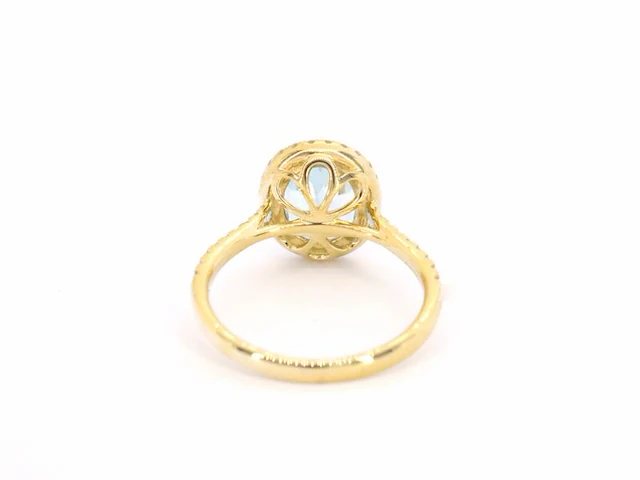Gouden entourage ring met ovaal geslepen topaas - afbeelding 9 van  11