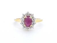 Gouden entourage ring met robijn en diamanten - afbeelding 1 van  10